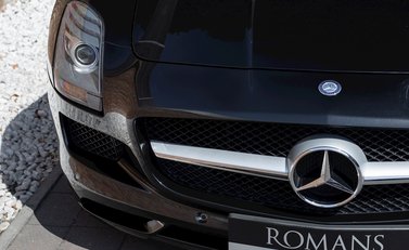 Mercedes-Benz SLS AMG Roadster 21