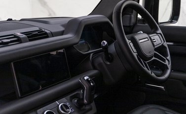 Land Rover Defender 110 P400 X 18
