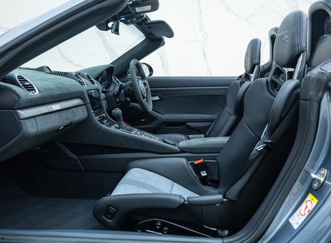 Porsche 718 SPYDER RS PDK 17