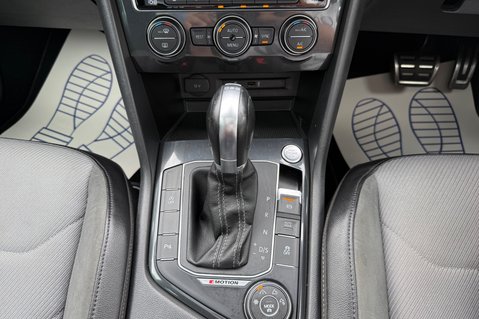 Volkswagen Tiguan R LINE TDI BMT 4MOTION DSG - PAN ROOF - APPLE CAR PLAY -ADAPTIVE CRUISE 11