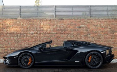 Lamborghini Aventador S LP740-4 Roadster 2