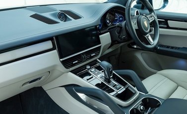 Porsche Cayenne TURBO S E-HYBRID 14