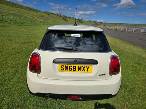 Mini Hatch 1.5 One Euro 6 (s/s) 3dr 11