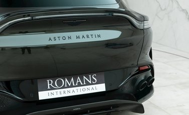 Aston Martin DBX 707 25