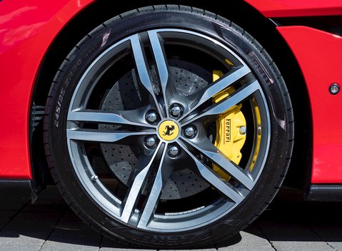 Ferrari Portofino 12