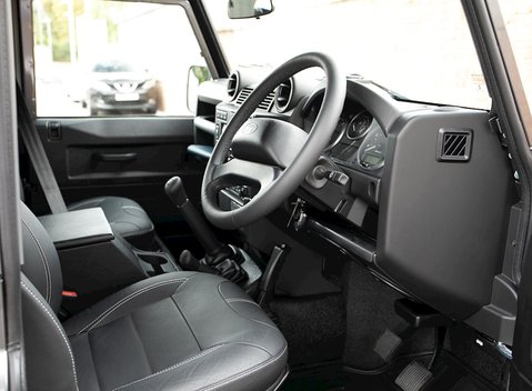 Land Rover Defender 90 TD XS Station Wagon 11