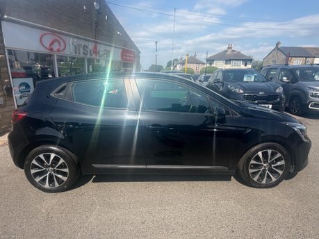 Renault Clio ICONIC TCE 22