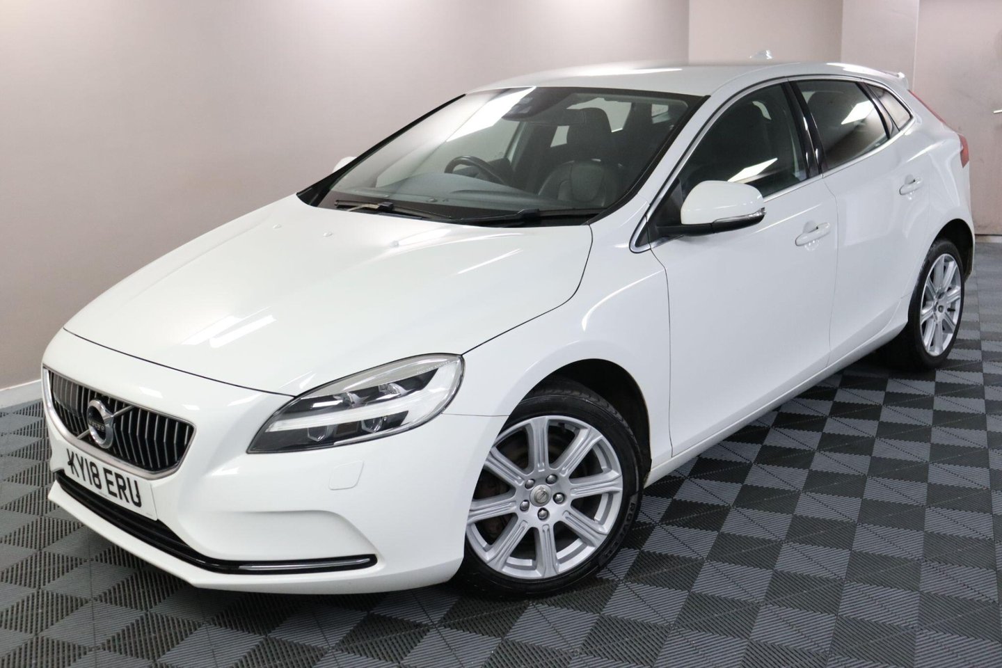 2018 Volvo V40 — image 16