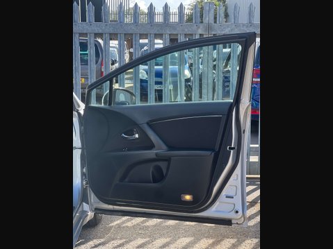 Toyota Avensis 2.0 Avensis T2 D-4D 5dr 31