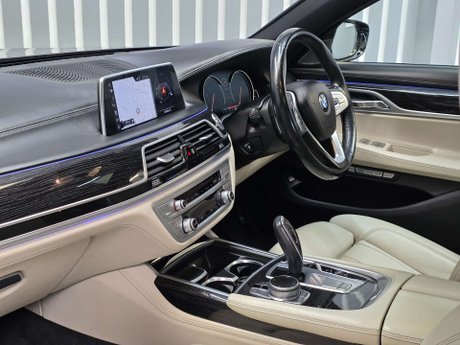 BMW 7 Series 3.0 740d M Sport Saloon 4dr Diesel Auto xDrive Euro 6 (s/s) (320 ps) 21