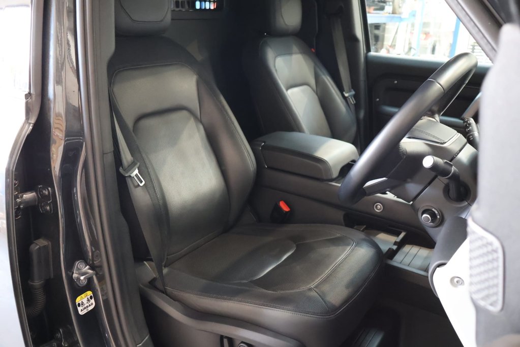 Land Rover Defender 110 2023 D300 HARD TOP X-DYNAMIC  22