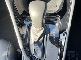 Toyota Yaris 1.5 Yaris Dynamic HEV CVT 5dr 51