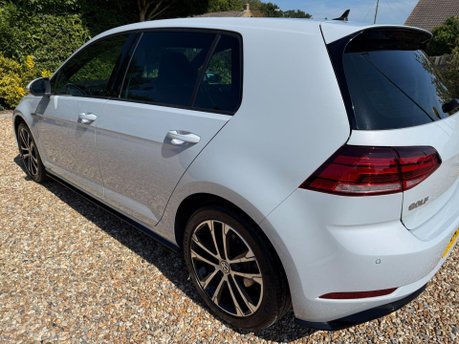 Volkswagen Golf 2.0 TDI R-Line Euro 6 (s/s) 5dr 10
