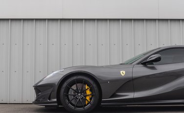 Ferrari 812 Superfast 32