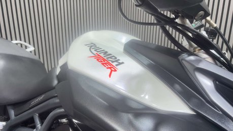 Triumph Tiger 2012 39K RECENTLY SERVICED LONG MOT ADVENTURE BIKE 800CC 9