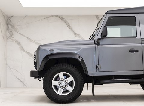 Land Rover Defender 90 Landmark 21