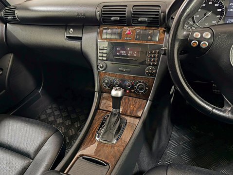 Mercedes-Benz C Class C180 KOMPRESSOR CLASSIC SE AUTOMATIC 18