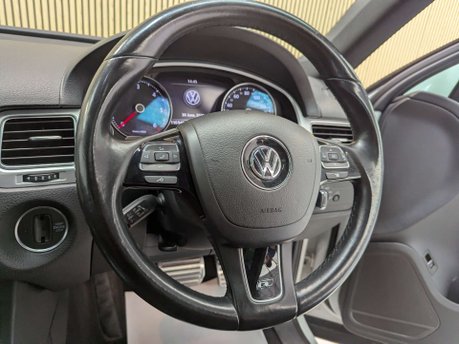 Volkswagen Touareg 3.0 Touareg V6 R-Line+ TDI BlueMotion Technology Auto 4WD 5dr 61