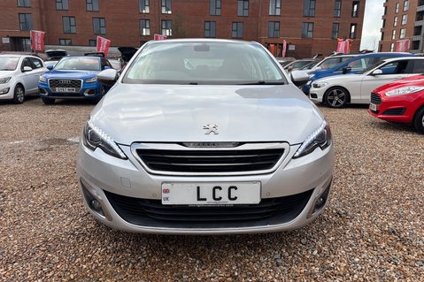 Peugeot 308 PURETECH ALLURE LAST OWNER SINCE 2017..7 SERVICES..SAT NAV.. £35 TAX.. 2