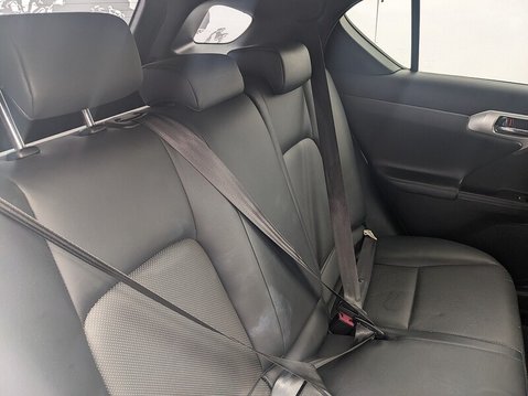 Lexus CT 200H F SPORT 16