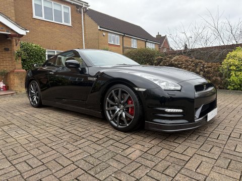 Nissan GT-R 6