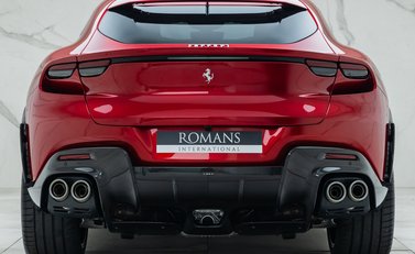 Ferrari Purosangue V12 6