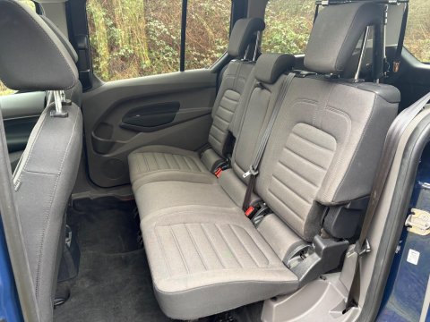 Ford Grand Tourneo Connect TITANIUM TDCI 19