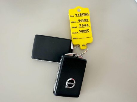 Volvo XC40 2.0 D3 Momentum Pro Auto Euro 6 (s/s) 5dr 24