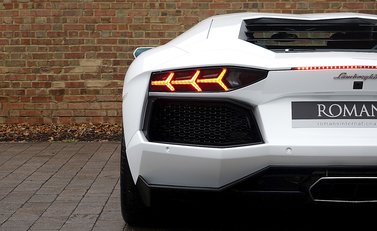 Lamborghini Aventador LP 700-4 12