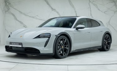Porsche Taycan 4S Cross Turismo 1