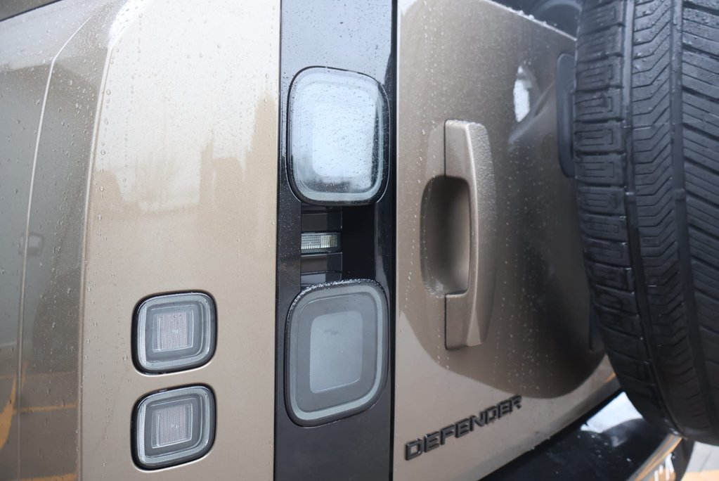 Land Rover Defender 110 2026 D350 HARD TOP X-DYNAMIC HSE STYLED BY SEEKER WITH LANDROVER REAR SEATS 7