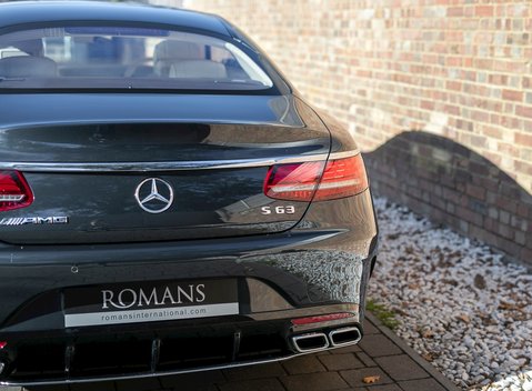 Mercedes-Benz S Class S63 Coupe 27