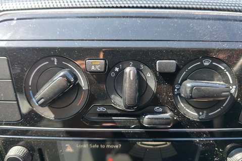 Volkswagen Up 1.0 MOVE UP LOOK! FULL SERVICE HISTORY! 6 SERVICES! 19