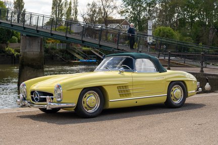 Mercedes-Benz SL Series 300SL Roadster 8