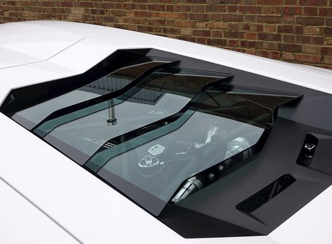 Lamborghini Aventador LP 700-4 10