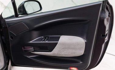 Aston Martin Vantage S V12 16