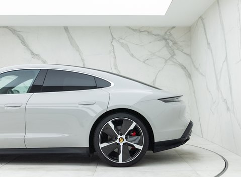 Porsche Taycan 4S 27