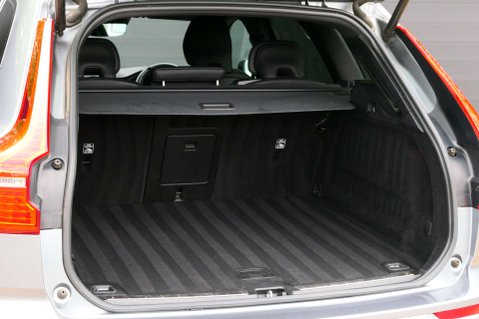 Volvo XC60 2.0 XC60 R-Design B5 MHEV AWD Auto 4WD 5dr 18