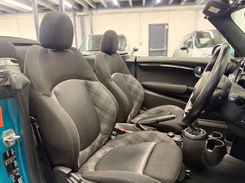 Mini Convertible 2.0 Cooper S 2dr 13
