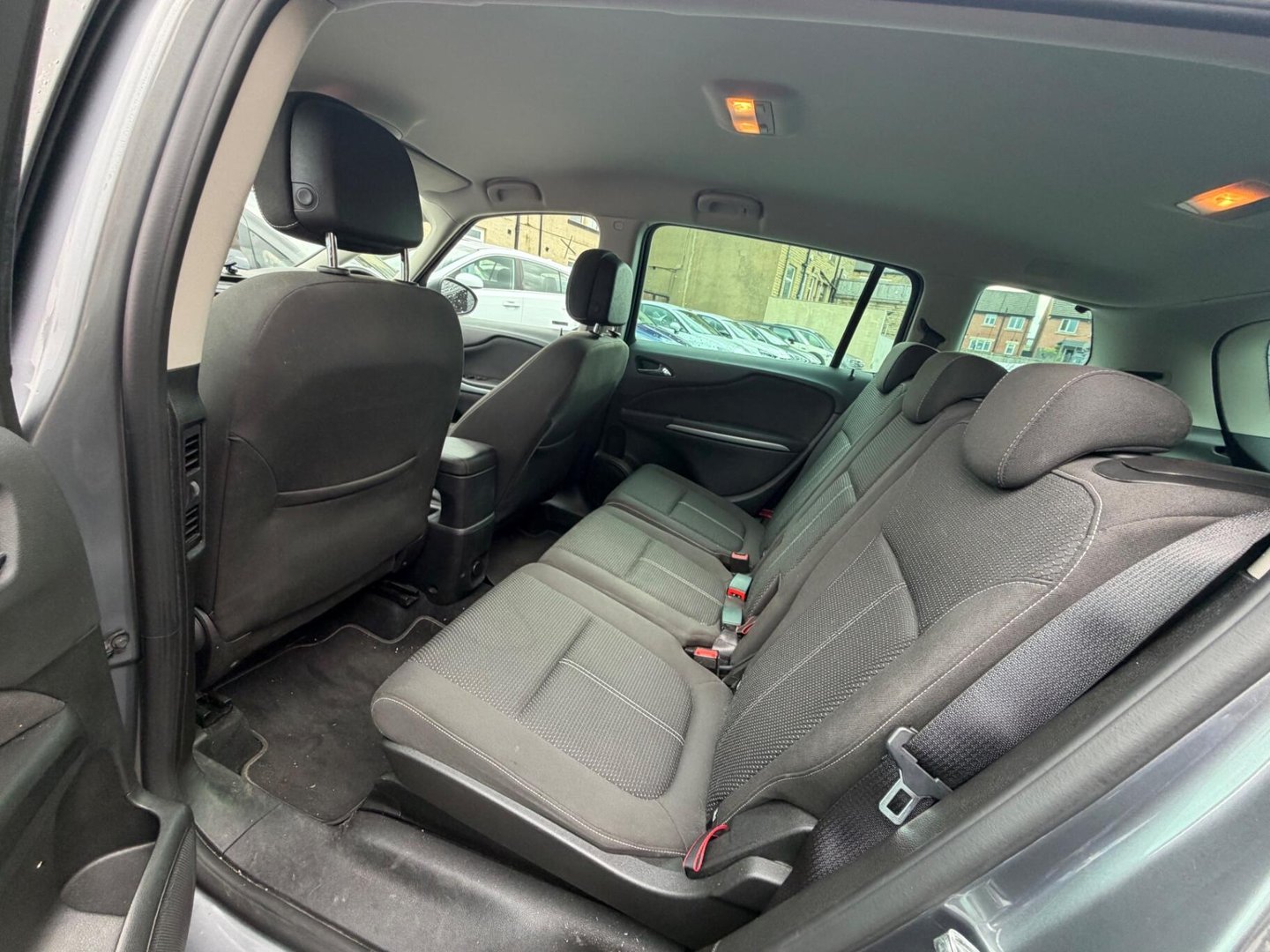 2016 Vauxhall Zafira — image 9