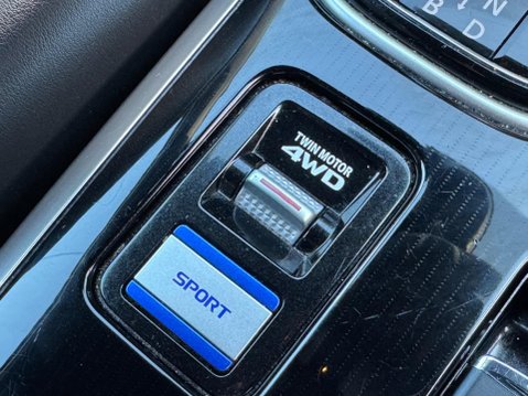 Mitsubishi Outlander 2.4h TwinMotor 13.8kWh Exceed Safety CVT 4WD Euro 6 (s/s) 5dr 30