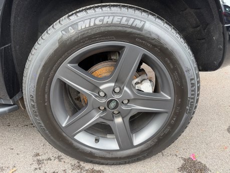 Land Rover Defender 3.0 D250 MHEV X-Dynamic SE SUV 3dr Diesel Auto 4WD Euro 6 (s/s) (250 ps) 13