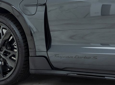 Porsche Taycan Turbo S Cross Turismo 28