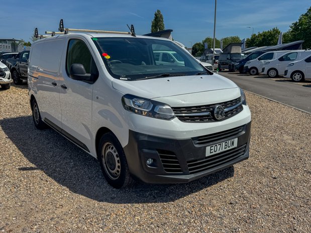 Vauxhall Vivaro SWB L1H1 [SOLD MM] Low Roof F2700 Dynamic Air Con Sensors EURO 6 4