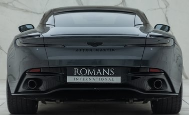 Aston Martin DB11 V8 8