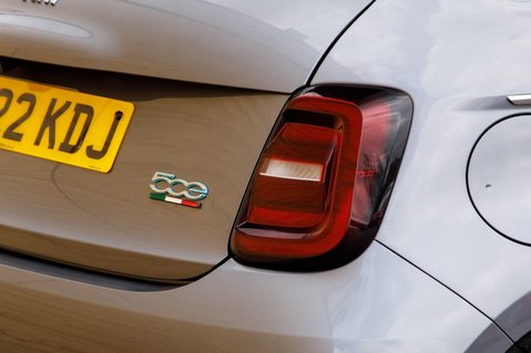 Fiat 500e LA PRIMA 10