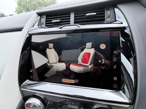 Jaguar E-Pace 2.0 R-DYNAMIC BLACK MHEV 15