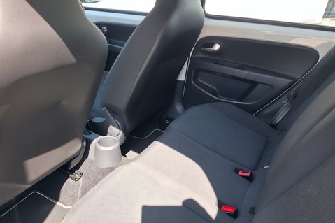Volkswagen Up 1.0 MOVE UP LOOK! FULL SERVICE HISTORY! 6 SERVICES! 17