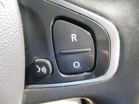 Renault Clio 0.9 TCe Play Euro 6 (s/s) 5dr 34