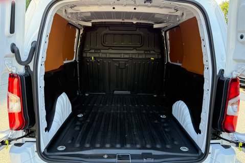 Toyota Proace City L1 DESIGN - NO VAT - AUTO - 1.5 DIESEL - REVERSE CAM - CARPLAY 39